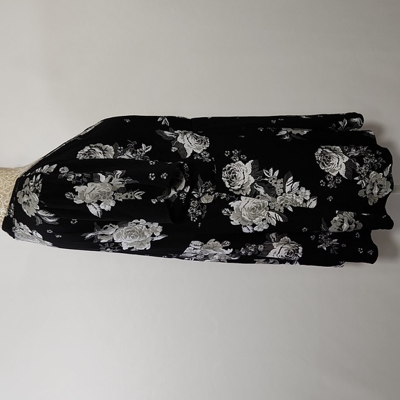 Torrid Black Floral Print Baby Doll Surplice Short Sleeve Women's Top Size 1 - Picture 7 of 15